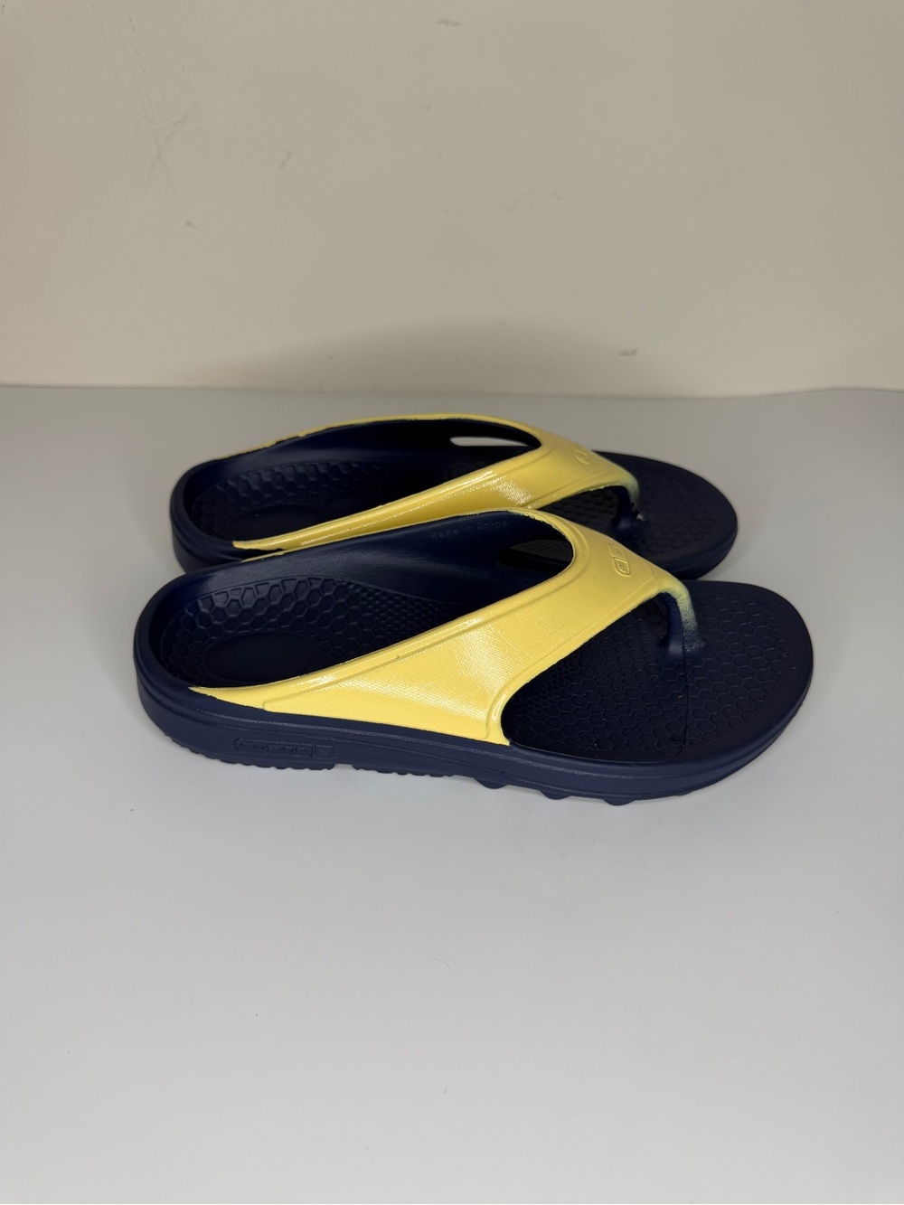 Spenco Fusion 2 Women's Recovery Sandals Flip Flops Size 6 Yellow Rubber